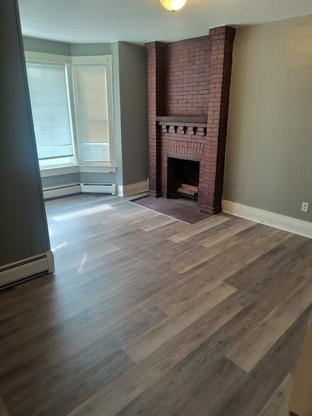 Building Photo - 16 1/2 W Weber Ave