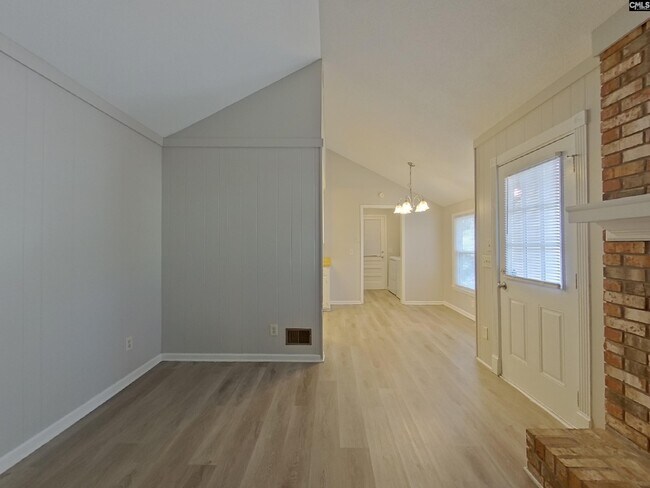 Building Photo - 208 Southampton Dr