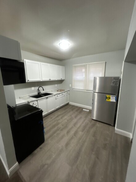 Building Photo - 4114 Pingree St