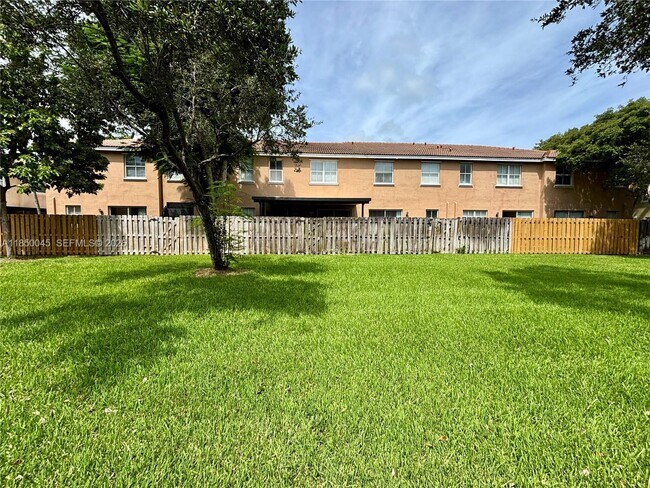 Building Photo - 1420 SE 26th Ave