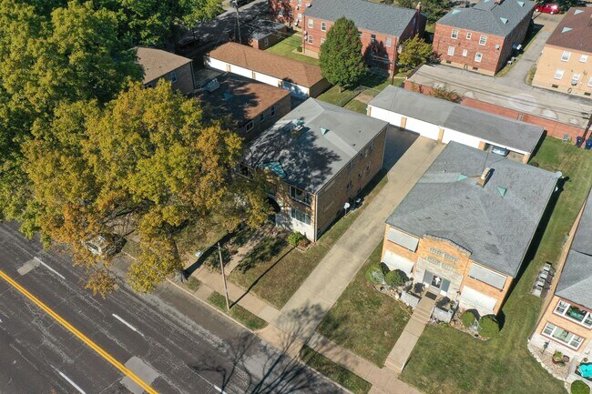 Building Photo - 7112-7114 Jamieson Ave