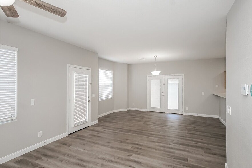 Building Photo - 10611 Allegrini Dr