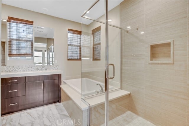 Building Photo - 783 Benchmark