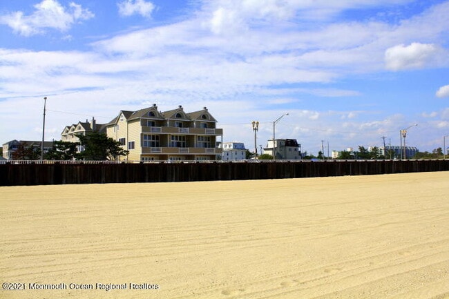 Building Photo - 152 Ocean Blvd N
