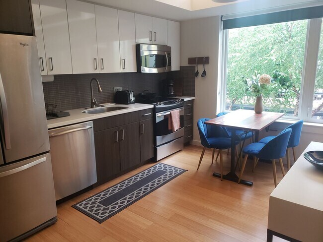 Building Photo - Furnished Condo in Overlook Neighborhood!