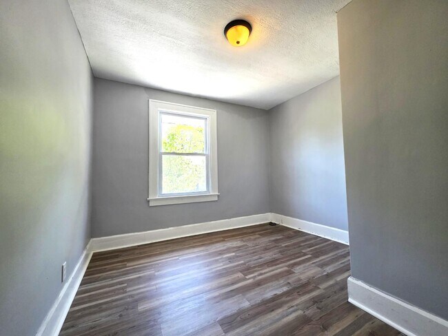 Building Photo - 408 Bacon Ave