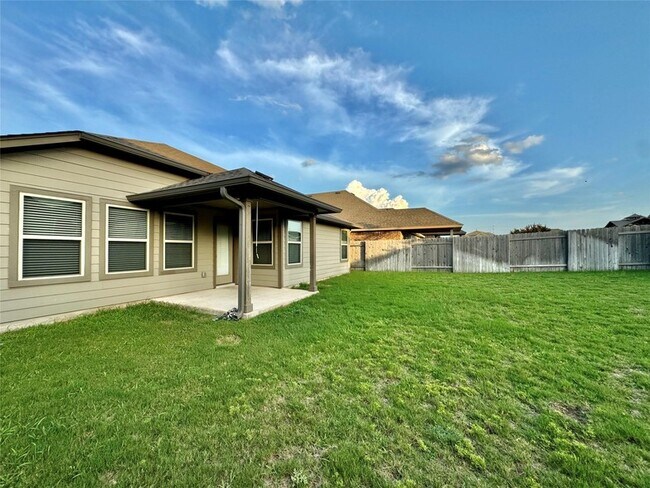 Building Photo - 1212 Matt Ln