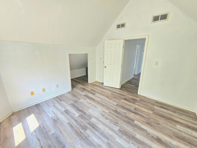Building Photo - Spacious Multi-Family Apartments for Rent ...