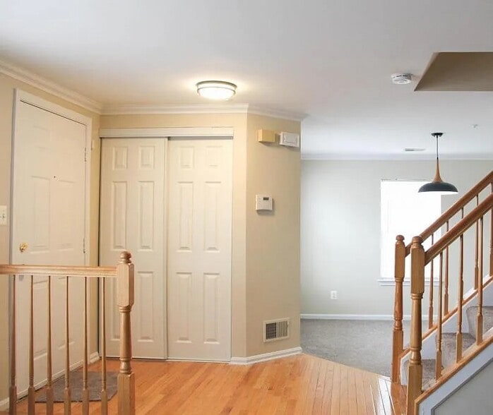 Building Photo - 16420 Ellipse Ter