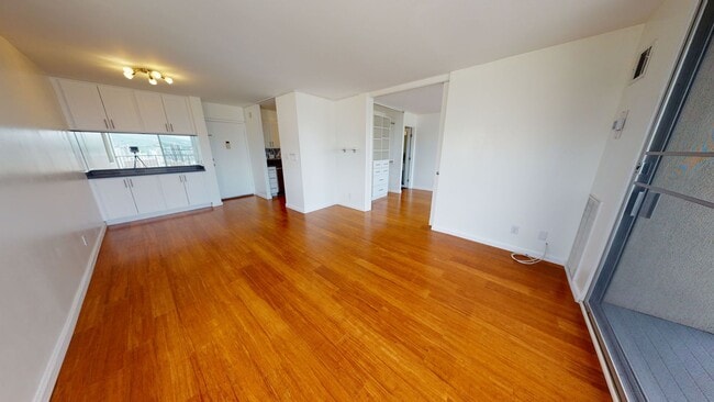 Building Photo - 1BD/1BA/1PRKG at the Villa on Eaton Square. Electricity included, stunning views!