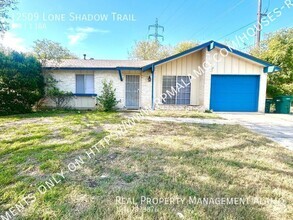 Building Photo - AVAILABLE NOW! 3 Bedroom / 1.5 Bath Home I...