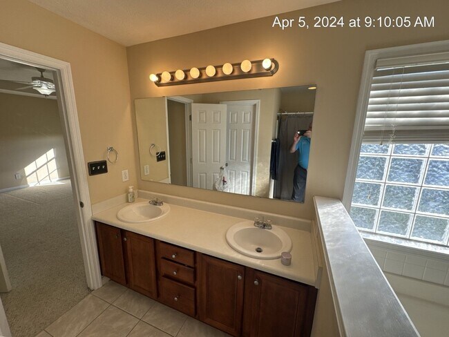 Building Photo - 1311 Saltwell Pl