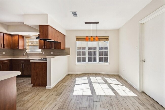 Building Photo - 5942 Portal Dr