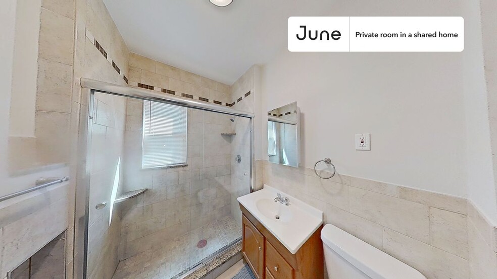 Building Photo - Private bedroom in 3 bed/1 bath Home