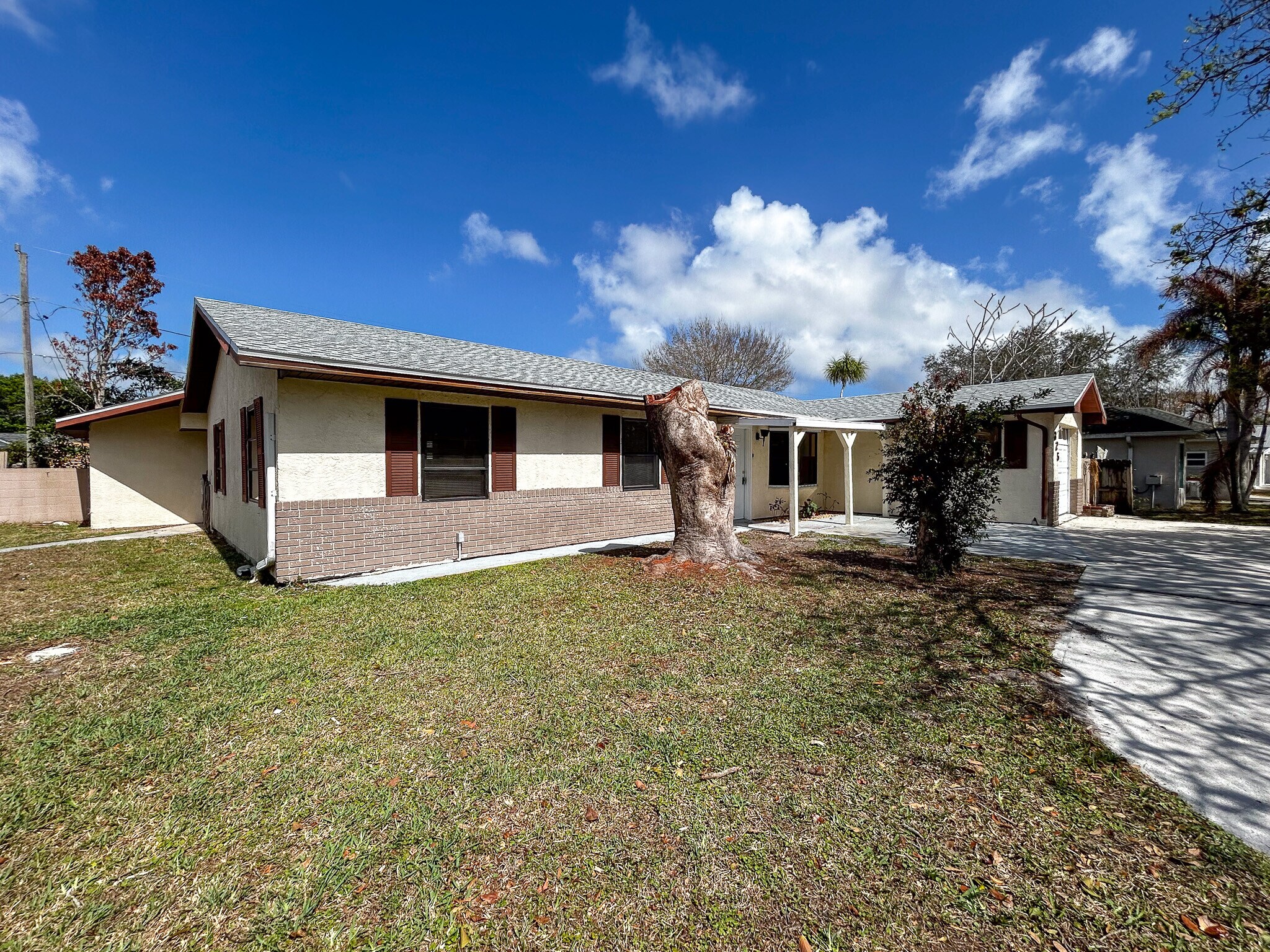 Building Photo - 325 NW Rebecca Ave