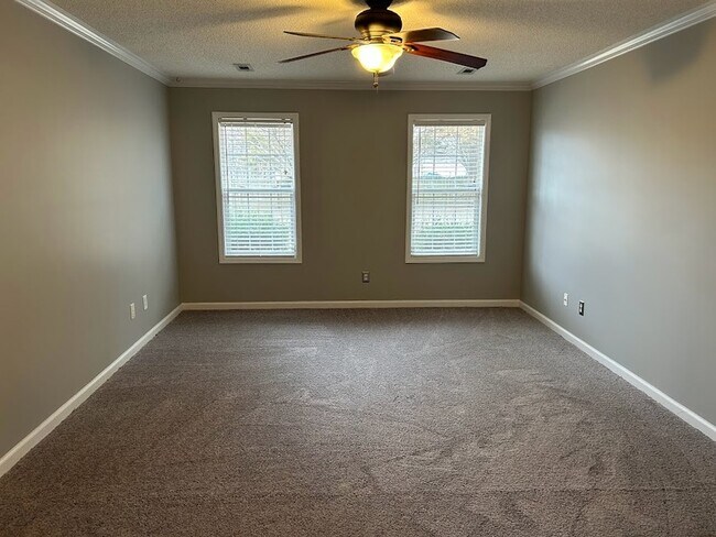 Building Photo - 113 Centennial Dr