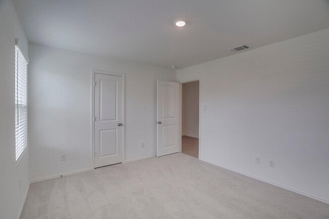 Building Photo - 321 Keefer