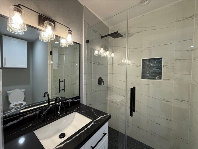 Building Photo - 2630 De Soto St