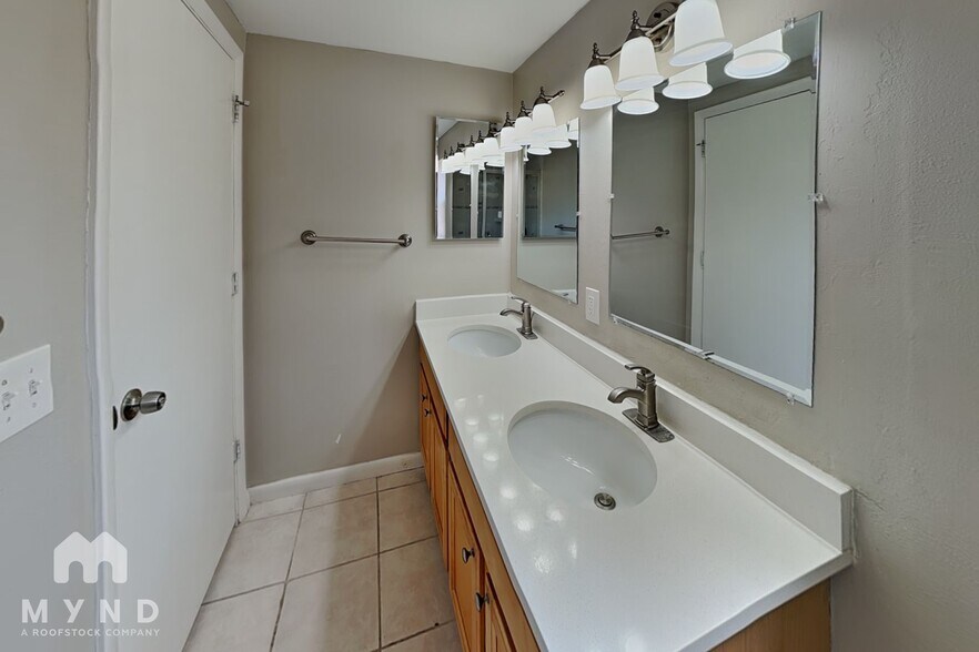 Building Photo - 16023 Eagle River Way