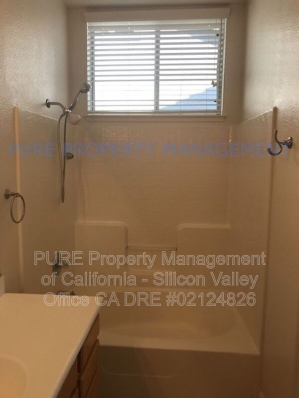 Building Photo - 587 Skypark Dr