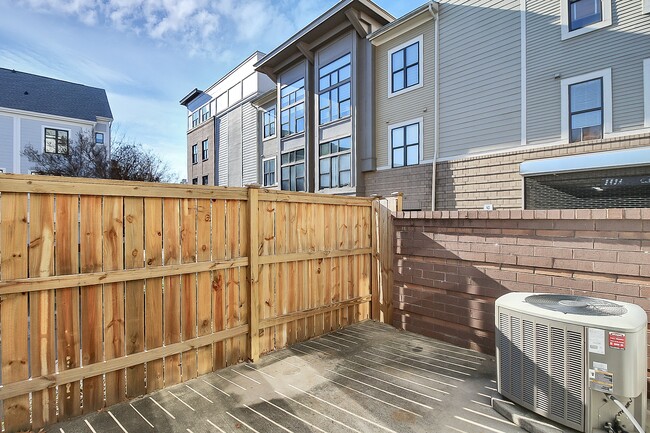 Building Photo - 608 Garden District Dr