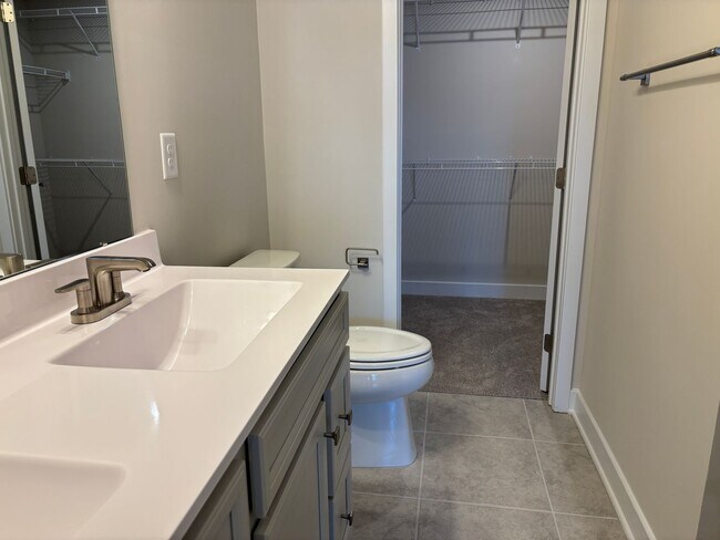 Building Photo - Pristine, move-in ready Townhome located i...