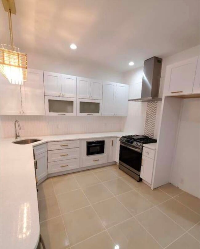 Building Photo - 5425 Catharine St