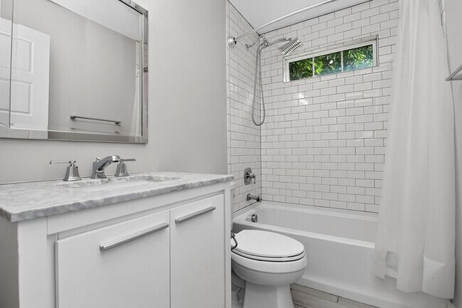 Building Photo - Charming 3BD/2BA Bungalow in Druid Hills!