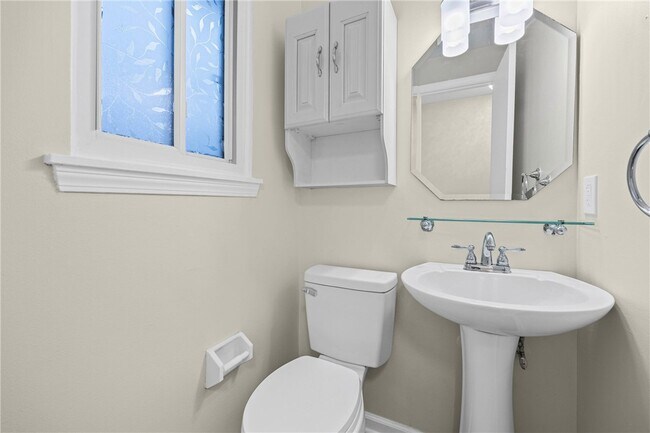 Building Photo - 49 Bucklebury Hill