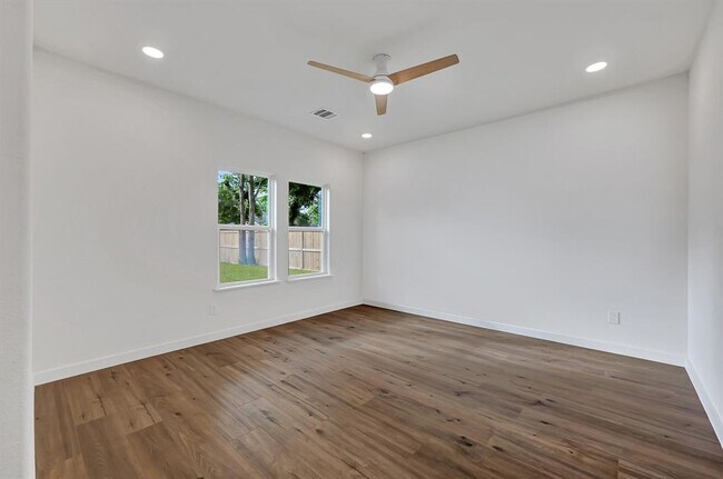 Building Photo - 5731 Belvedere Dr