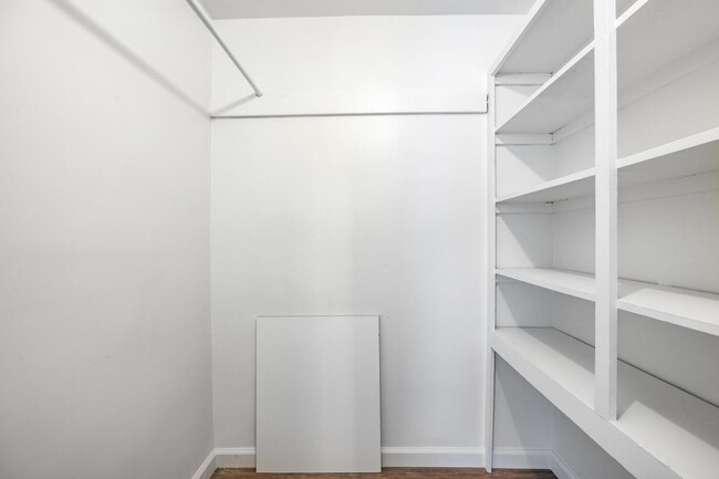 Building Photo - Bright and Spacious Apartment near Liberty...