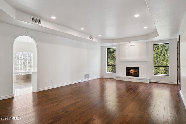 Building Photo - 8303 N 61st Pl