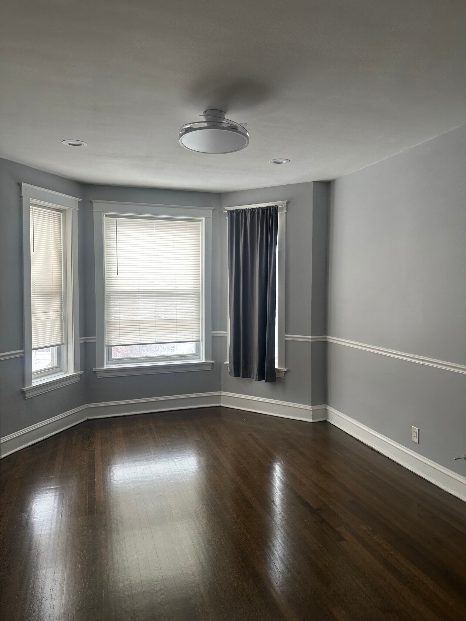 Building Photo - 903 N Lockwood Ave