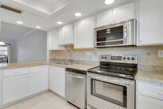 Building Photo - 275 S Beach Rd