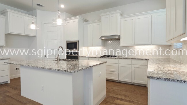 Building Photo - 7703 Coronado Dr