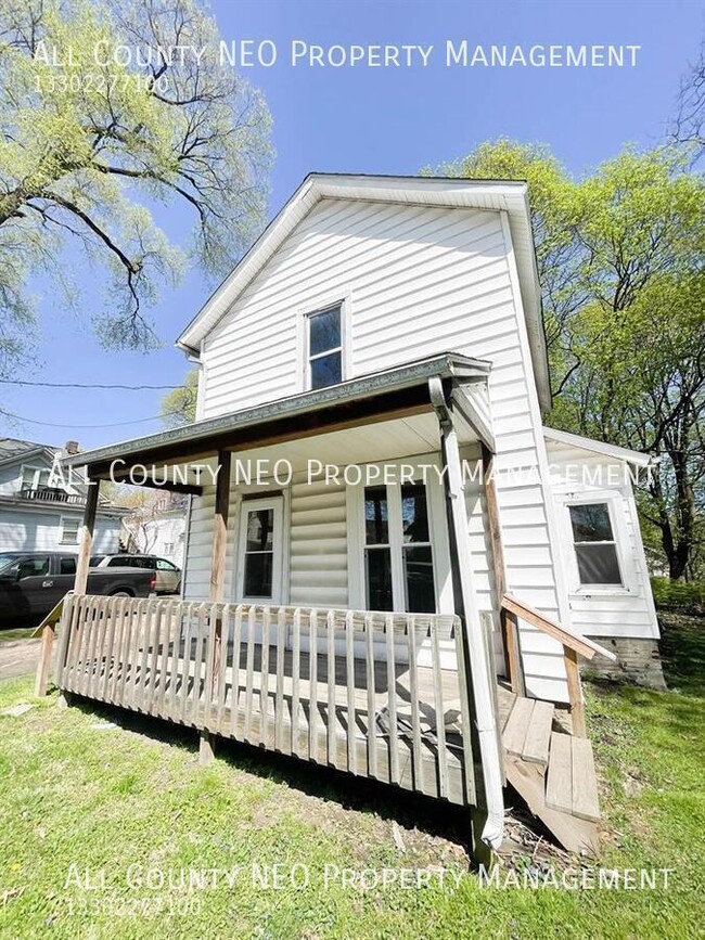 Building Photo - 143 Roswell St