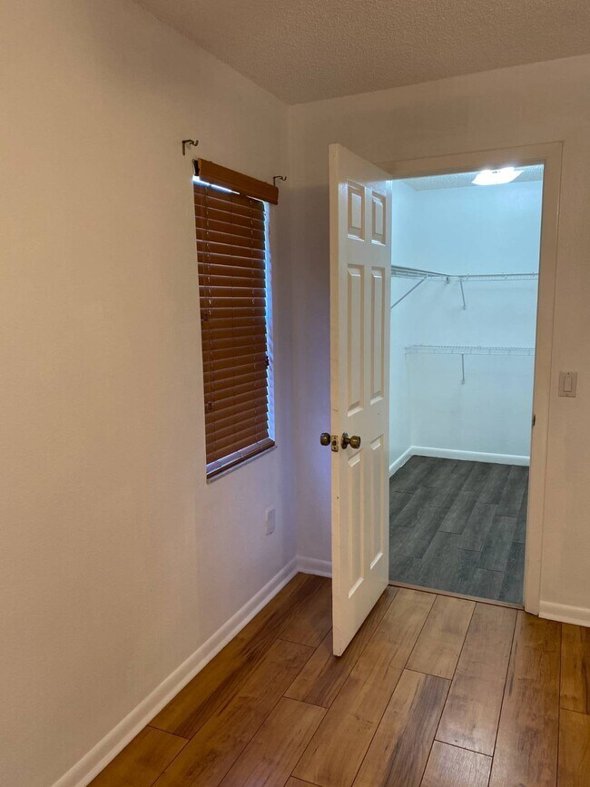 Building Photo - 5344 Elwood Rd