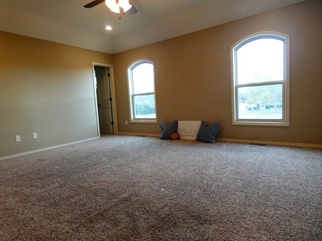 Building Photo - 10011 E Boston St