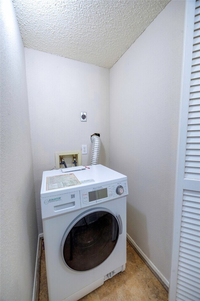 Building Photo - 13483 Garden Grove