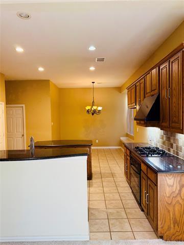 Building Photo - 4000 Kenwood Dr