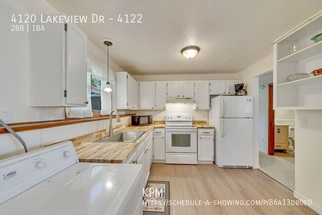 Building Photo - 4120 Lakeview Dr