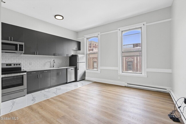 Building Photo - 5 Broadway