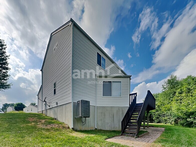 Building Photo - 1851 Treeshade Ct