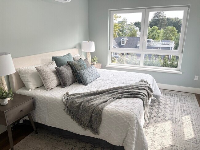 Building Photo - 1391 Main St