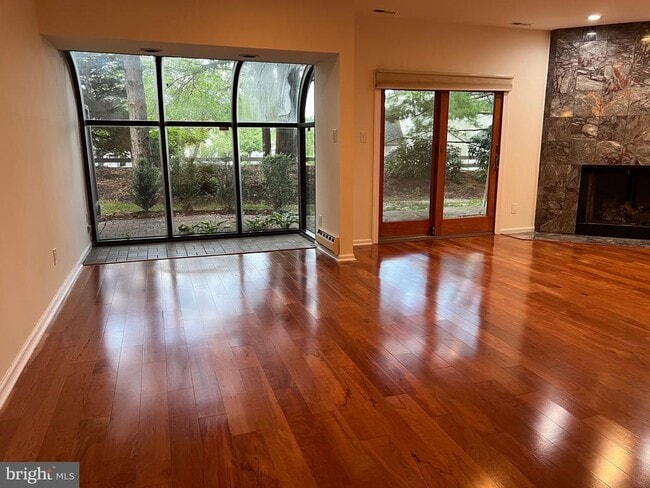 Building Photo - 1710 Chanticleer