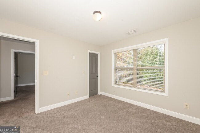 Building Photo - 837 Overlook Gln Dr