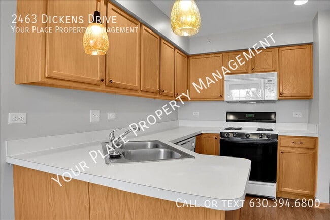 Building Photo - 2463 Dickens Dr