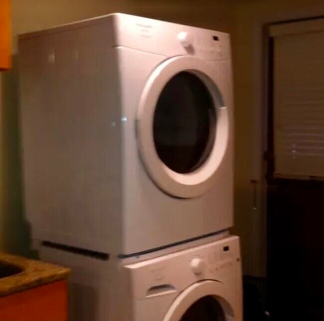 Building Photo - 1897 Beacon St