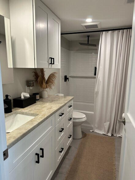 Building Photo - 15 Morton Ave