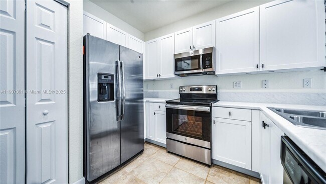 Building Photo - 144 SE 34th Ave